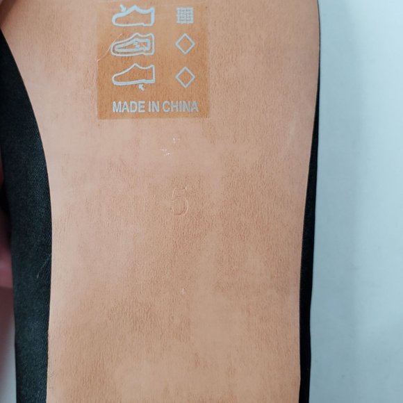 flat shoes with ribbon ankle wrap